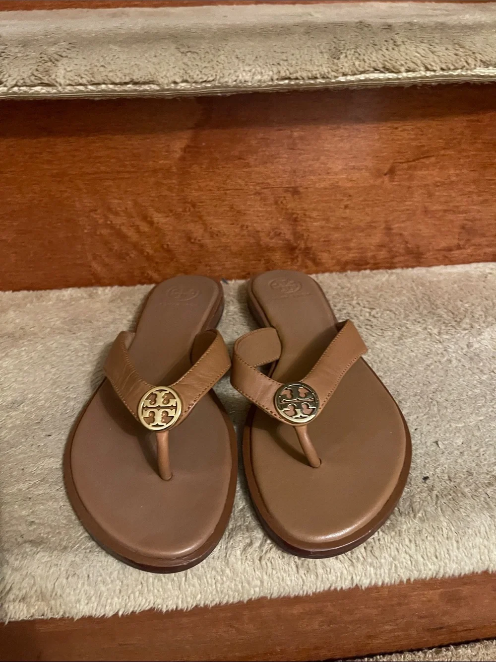 Authentic Tory Burch Tan Leather Thong Sandals with Gold Logo Like New